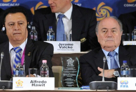 FIFA ethics court bans arrested VPs Napout, Hawit